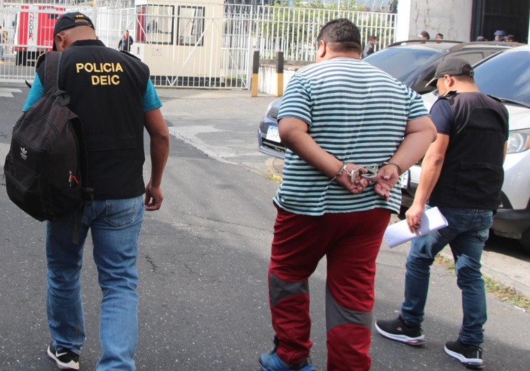 La PNC desarticula una banda que se dedicaba a estafar a través de compra y venta de vehí­culos la-pnc-desarticula-una-banda-que-se-dedicaba-a-estafar-a-traves-de-compra-y-venta-de-vehiculos-191343-191501.jpg