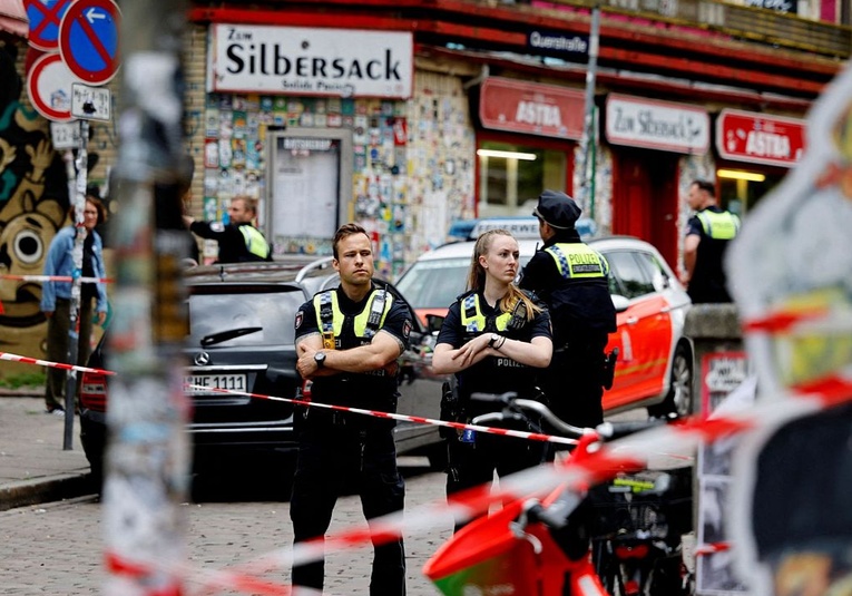 La Policía alemana dispara a un hombre armado con un hacha en Hamburgo antes de un partido de la Eurocopa