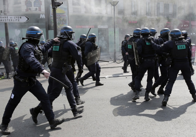 La Policí­a francesa dispersa con gases lacrimógenos a manifestantes que salieron a las calles el Dí­a del Trabajo la-policia-francesa-dispersa-con-gases-lacrimogenos-a-manifestantes-que-salieron-a-las-calles-el-dia-del-trabajo-105611-105729.jpg