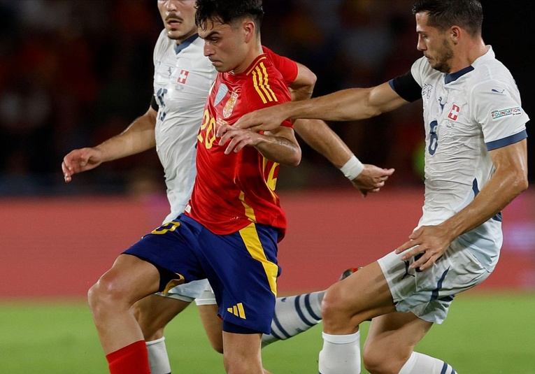 La Selección cierra un año mágico con una trabajada victoria ante Suiza en Tenerife la-seleccion-cierra-un-ano-m-gico-con-una-trabajada-victoria-ante-suiza-en-tenerife-173030-173227.jpg