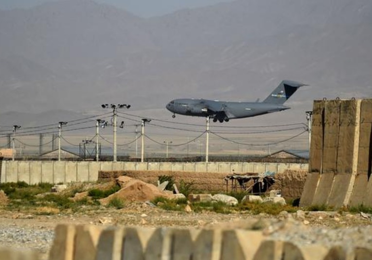 Las tropas de Estados Unidos abandonan Bagram, su mayor base en Afganistán las-tropas-de-estados-unidos-abandonan-bagram-su-mayor-base-en-afganist-n-152429-152508.jpg