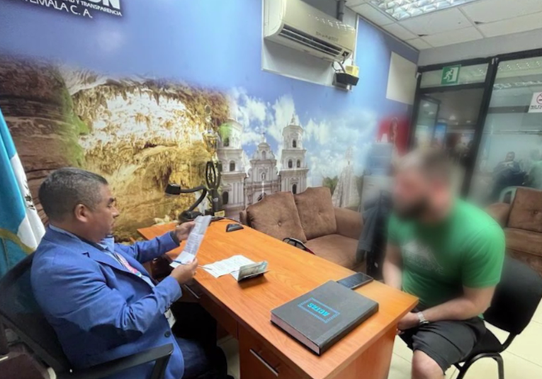 Le niegan la entrada al paí­s a un ciudadano estadounidense por antecedentes de pedofilia le-niegan-la-entrada-al-pais-a-un-ciudadano-estadounidense-por-antecedentes-de-pedofilia-190851-191010.png