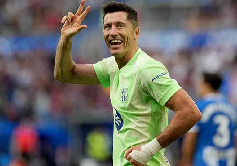 Lewandowski se da un homenaje en Mendizorroza y refuerza el liderato del Barcelona lewandowski-se-da-un-homenaje-en-mendizorroza-y-refuerza-el-liderato-del-barcelona-093913-094105.jpg