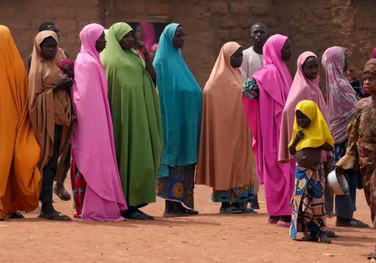 Liberados en Nigeria 287 estudiantes secuestrados en escuela liberados-en-nigeria-287-estudiantes-secuestrados-en-escuela-071434-071506.jpg