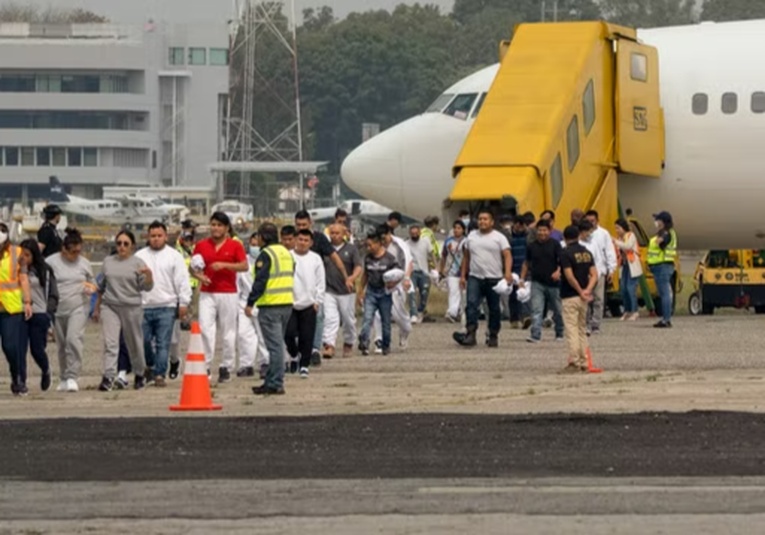 Llegan al paí­s últimos vuelos con deportados desde Estados Unidos bajo el titulo 42 llegan-al-pais-ultimos-vuelos-con-deportados-desde-estados-unidos-bajo-el-titulo-42-184643-184826.jpg