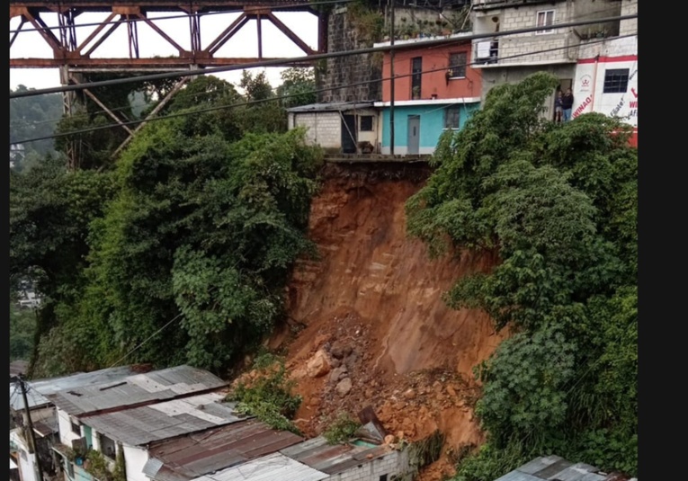 Lluvias ponen en riesgo 5 viviendas cerca del Puente Belice  lluvias-ponen-en-riesgo-5-viviendas-cerca-del-puente-belice-162516-162612.jpg