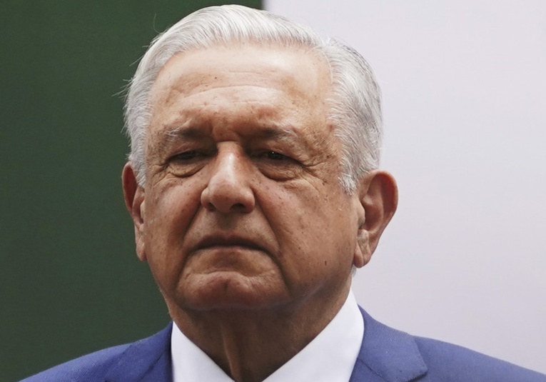 López Obrador promete a los padres de Debanhi Escobar que no habrá impunidad en el caso