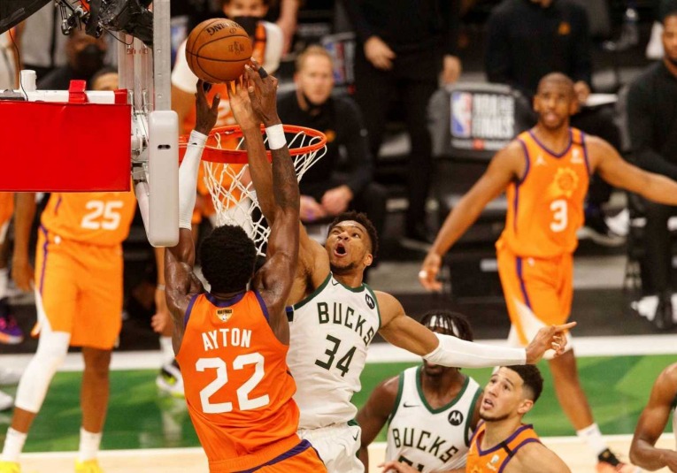 Los Bucks empatan la serie de la mano de un imparable Middleton (109-103)