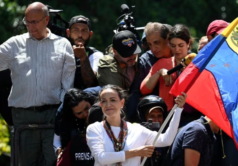 Machado insiste en la victoria electoral mientras las fuerzas armadas respaldan a Maduro machado-insiste-en-la-victoria-electoral-mientras-las-fuerzas-armadas-respaldan-a-maduro-135142-135215.jpg