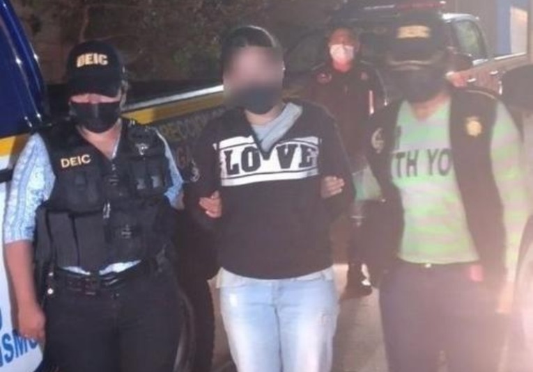 Madre que abusaba fí­sicamente a sus hijas es capturada