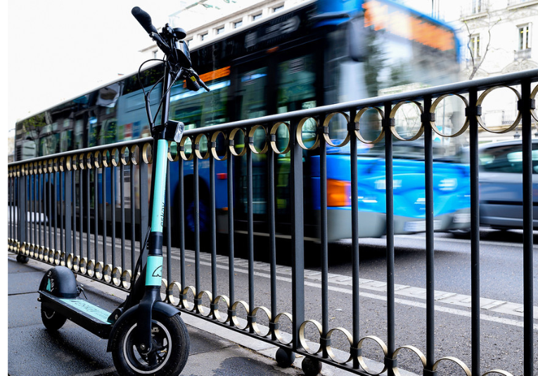 Madrid prohibirá patinetes eléctricos en el transporte público tras explotar una batería en un tren madrid-prohibir-patinetes-electricos-en-el-transporte-publico-tras-explotar-una-bateria-en-un-tren-092214-092236.png
