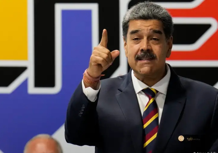 Maduro y otros candidatos firman acuerdo por las elecciones maduro-y-otros-candidatos-firman-acuerdo-por-las-elecciones-094539-094602.jpg