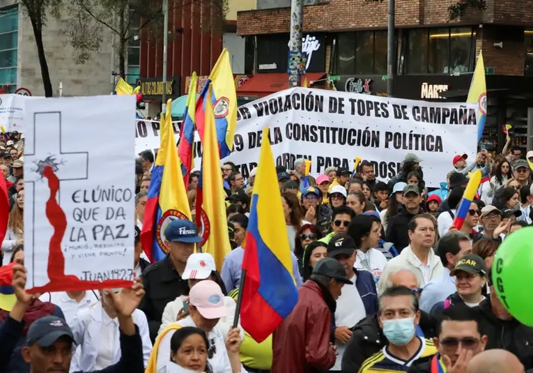 Manifestaciones en Colombia contra la gestión del Gobierno manifestaciones-en-colombia-contra-la-gestion-del-gobierno-111002-111103.jpg