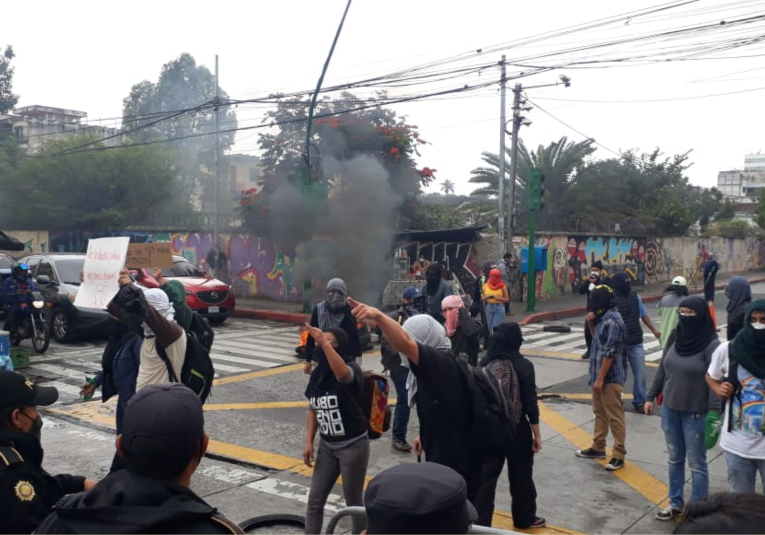 Manifestantes y autoridades de la PNC registraron un enfrentamiento manifestantes-y-autoridades-de-la-pnc-registraron-un-enfrentamiento-153315-153326.png