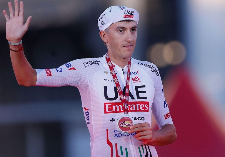 Marc Soler renueva con el UAE Team Emirates hasta 2027 marc-soler-renueva-con-el-uae-team-emirates-hasta-2027-084942-084957.jpg