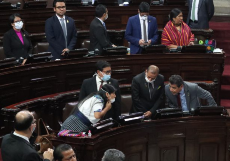 Masivo contagio de Covid-19 en el Congreso de la República.  masivo-contagio-de-covid-19-en-el-congreso-de-la-republica-125925-125947.png