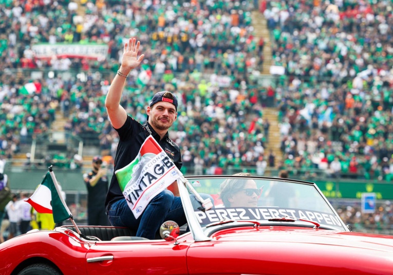 Max Verstappen gana la F1 de México y es el primer piloto en ganar 14 carreras en una sola temporada max-verstappen-gana-la-f1-de-mexico-y-es-el-primer-piloto-en-ganar-14-carreras-en-una-sola-temporada-203207-203227.jpg