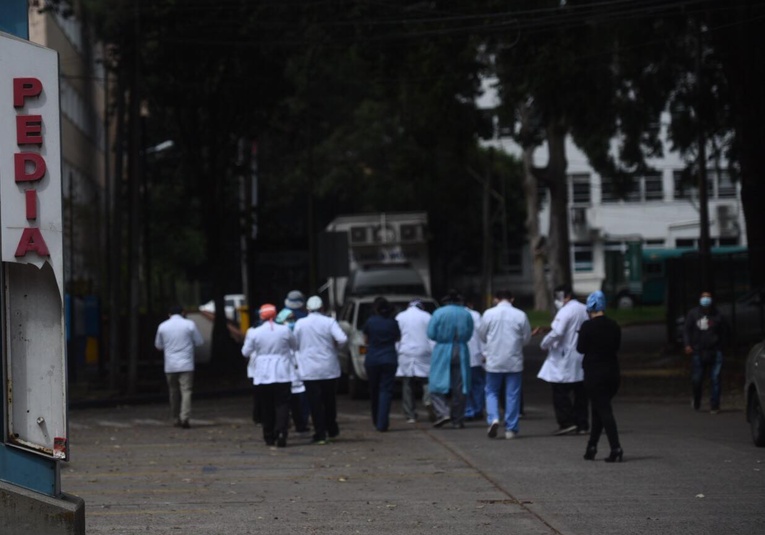 Médicos del Hospital Roosevelt piden destitución del director por deficiencias en la gestión medicos-del-hospital-roosevelt-piden-destitucion-del-director-por-deficiencias-en-la-gestion-180942-181021.jpg