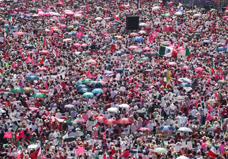 Miles de mexicanos protestan contra reforma electoral promovida por López Obrador miles-de-mexicanos-protestan-contra-reforma-electoral-promovida-por-lopez-obrador-101504-101555.jpg