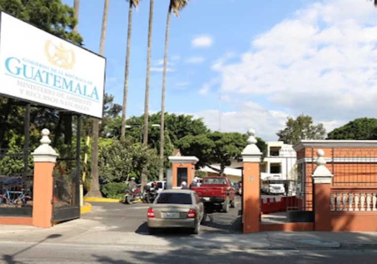 Ministerio de Ambiente anuncia sanciones a comunas que no promuevan separación de desechos ministerio-de-ambiente-anuncia-sanciones-a-comunas-que-no-promuevan-separacion-de-desechos-192818-193010.jpg