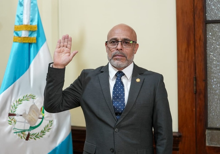 Ministro De Gobernación Prepara Información Para Proceso De Transición