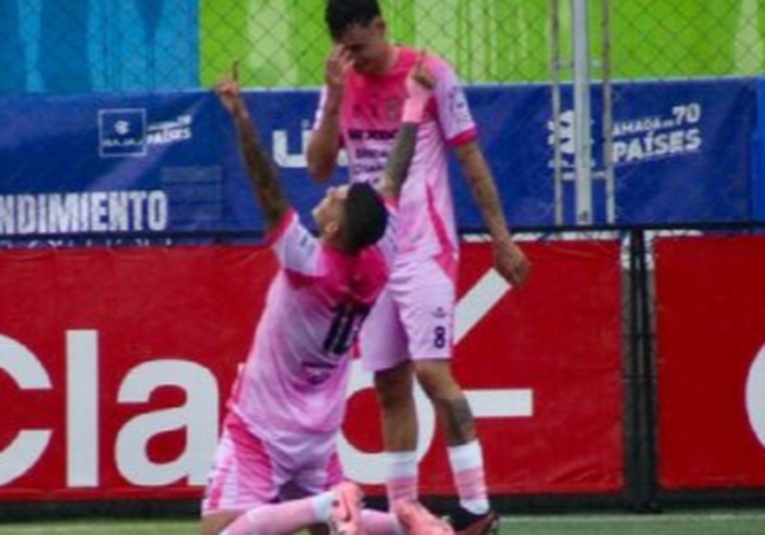 Mixco se impone ante Comunicaciones 2-1 y continúa su ascenso en la clasificación del Apertura 2024