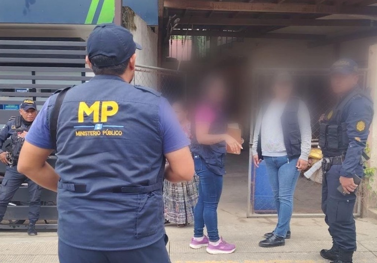 MP y PNC realizan operativos en Panzós por asesinato del hijastro de Joviel Acevedo