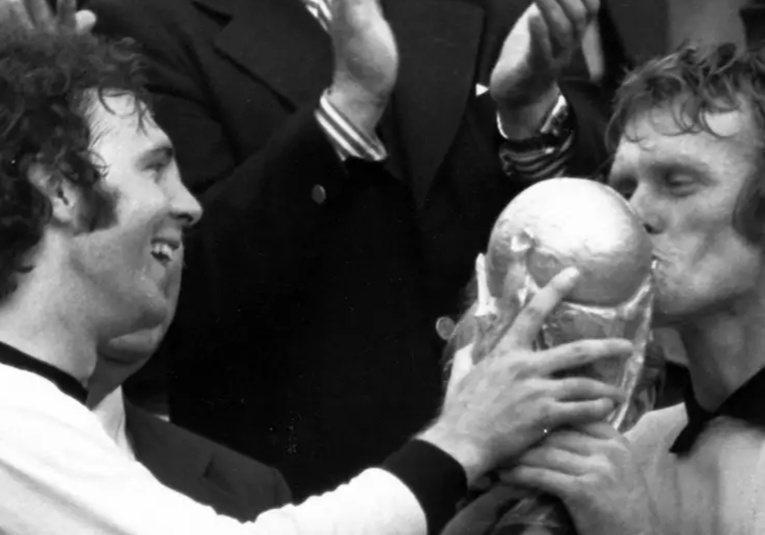 Muere Franz Beckenbauer, leyenda del fútbol alemán