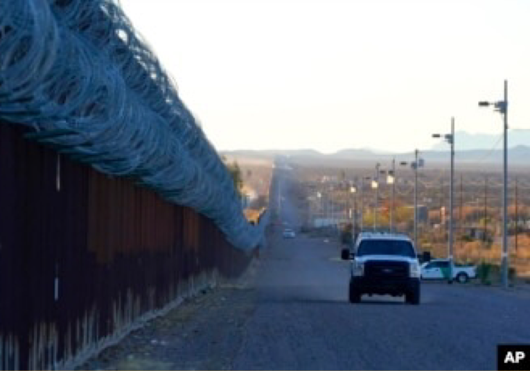 Muere mexicana tratando de escalar muro fronterizo con EEUU muere-mexicana-tratando-de-escalar-muro-fronterizo-con-eeuu-215543-215628.png