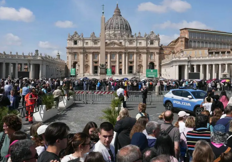 Muerte del papa dispara precios de vuelos y hoteles en Roma muerte-del-papa-dispara-precios-de-vuelos-y-hoteles-en-roma-173209-173223.jpg