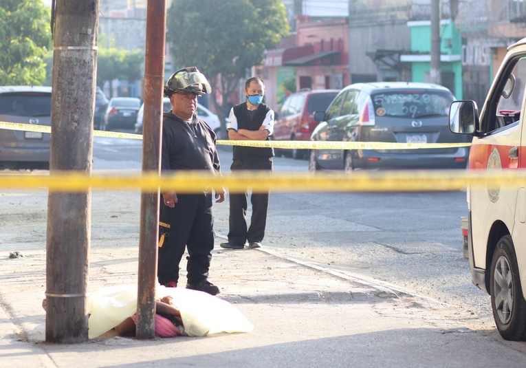 Mujer aparece sin vida y con señales de violencia en zona 19 mujer-aparece-sin-vida-y-con-senales-de-violencia-en-zona-19-120939-121027.jpg