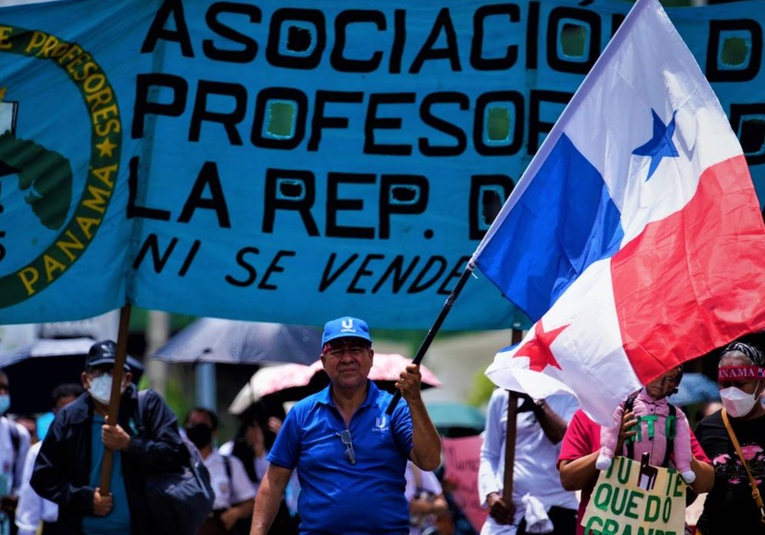 Multitudinaria protesta en Panamá exige derogación de contrato minero canadiense multitudinaria-protesta-en-panam-exige-derogacion-de-contrato-minero-canadiense-140334-140556.jpg