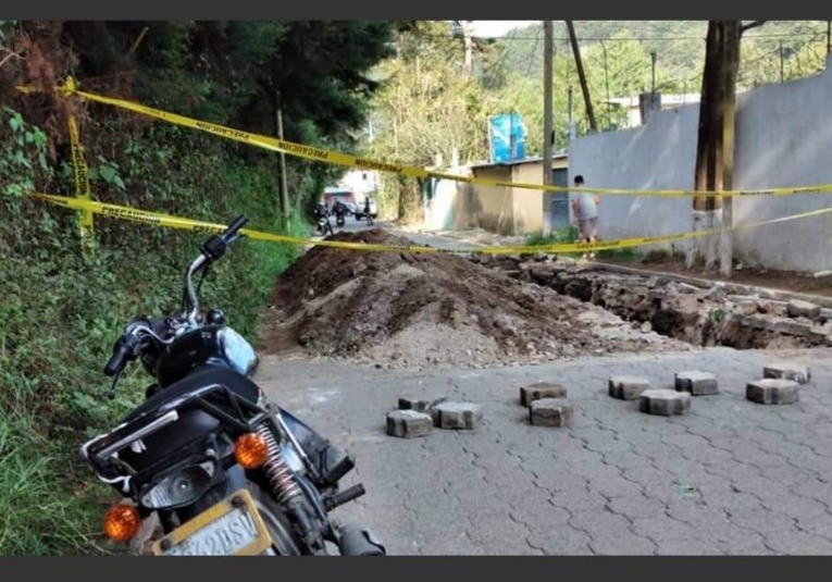 Municipalidad de Mixco cierra ví­a alterna en Ruta Interamericana municipalidad-de-mixco-cierra-via-alterna-en-ruta-interamericana-100311-100322.jpg