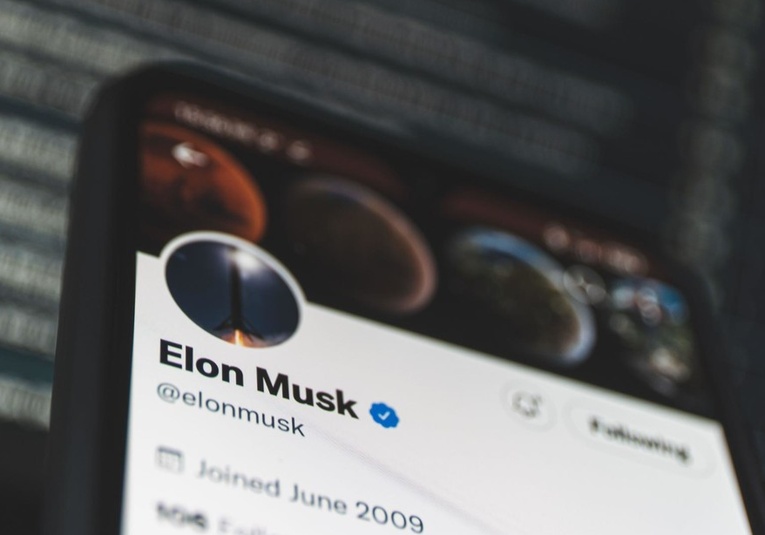 Musk presenta un paquete de financiación de 46.500 millones de dólares para adquirir Twitter