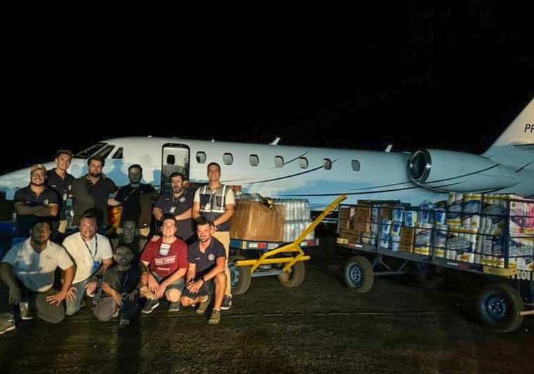 Neymar envía un helicóptero y un avión para ayudar a las víctimas de las lluvias en Brasil neymar-envia-un-helicoptero-y-un-avion-para-ayudar-a-las-victimas-de-las-lluvias-en-brasil-092755-092820.jpg