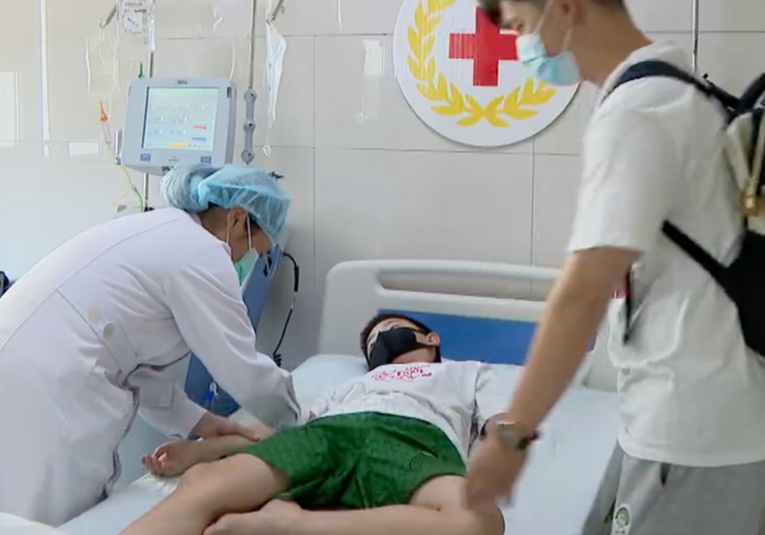 Niño chino dona 30 viales de sangre y se somete a un trasplante de médula ósea para salvar a su madre con leucemia nino-chino-dona-30-viales-de-sangre-y-se-somete-a-un-trasplante-de-medula-osea-para-salvar-a-su-madre-con-leucemia-092023-092035.jpg