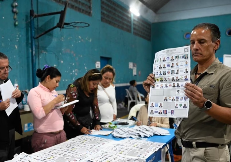 Observadores de la UE hacen duros señalamientos a las elecciones en Guatemala observadores-de-la-ue-hacen-duros-senalamientos-a-las-elecciones-en-guatemala-155909-162755.jpg