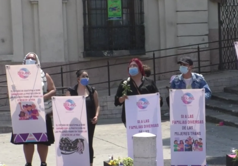 Organizaciones de mujeres manifiestan en rechazo a la recién aprobada ley de protección a la familia organizaciones-de-mujeres-manifiestan-en-rechazo-a-la-recien-aprobada-ley-de-proteccion-a-la-familia-190807-190903.png