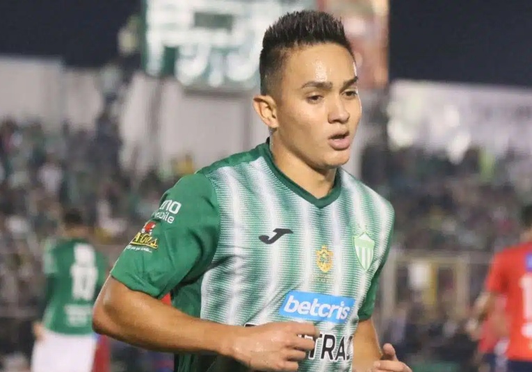 Oscar Santis deja Antigua GFC para jugar en Georgia