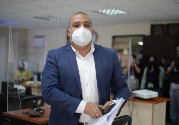 Otorgan medida sustitutiva a favor de ex superintendente de SAT Francisco Foppa y cinco acusados mas.  otorgan-medida-sustitutiva-a-favor-de-ex-superintendente-de-sat-francisco-foppa-y-cinco-acusados-mas-161353-161407.png