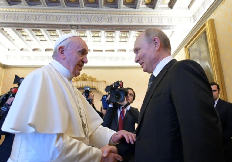 Papa Francisco quiere reunirse con Putin en Moscú papa-francisco-quiere-reunirse-con-putin-en-moscu-192543-192555.jpg