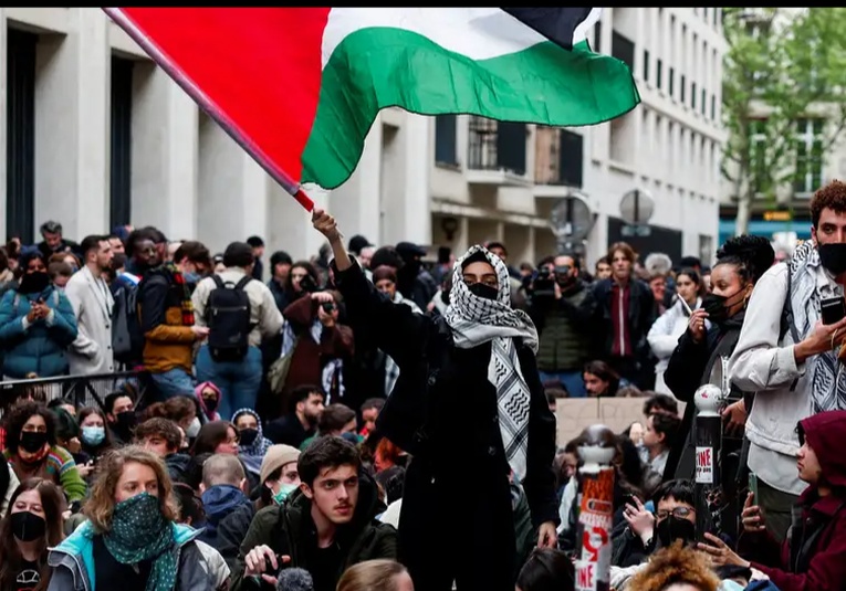 París: desalojan a manifestantes propalestina de universidad