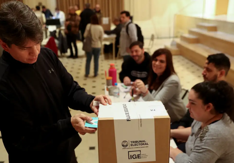Partido de Milei gana comicios legislativos en Buenos Aires