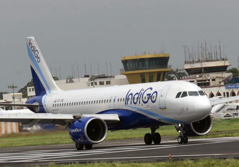 Pasajeros salvan la vida de un bebé que luchaba por respirar en pleno vuelo pasajeros-salvan-la-vida-de-un-bebe-que-luchaba-por-respirar-en-pleno-vuelo-093643-093725.jpg