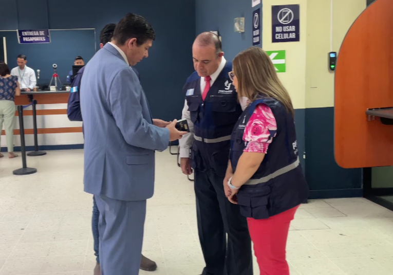 PDH inspeccionó el Centro de Emisión de Pasaportes para prevenir irregularidades pdh-inspecciono-el-centro-de-emision-de-pasaportes-para-prevenir-irregularidades-144300-144409.png