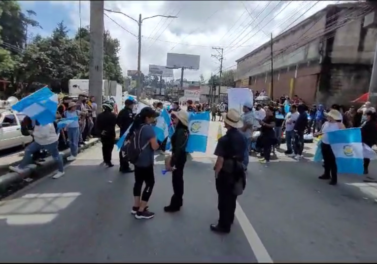 Persisten bloqueos tras 9 días de manifestaciones persisten-bloqueos-tras-9-dias-de-manifestaciones-084926-085210.png