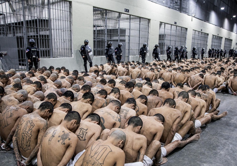 Perú anuncia que analizará viabilidad de las cárceles salvadoreñas: Ojalá podamos implementarlas