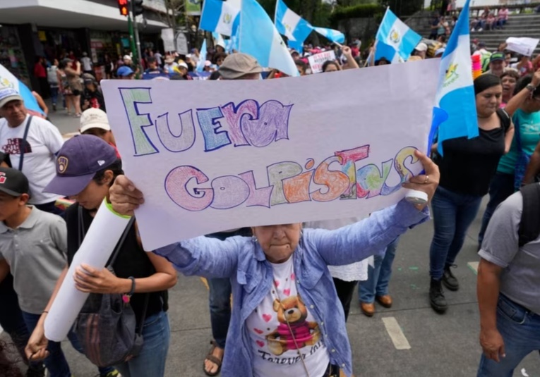 Piden renuncia de fiscal general por interferir en proceso electoral piden-renuncia-de-fiscal-general-por-interferir-en-proceso-electoral-131214-131256.jpg