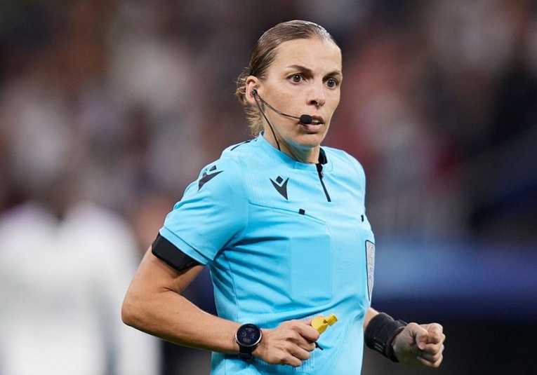 Por primera vez en la historia una mujer arbitrará un partido en un Mundial por-primera-vez-en-la-historia-una-mujer-arbitrar-un-partido-en-un-mundial-173430-173436.jpg