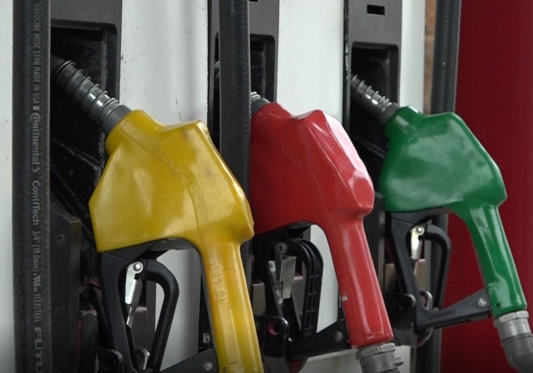 Precios de combustibles registran reducción de 50 centavos al inicio de la semana precios-de-combustibles-registran-reduccion-de-50-centavos-al-inicio-de-la-semana-172923-172933.jpg